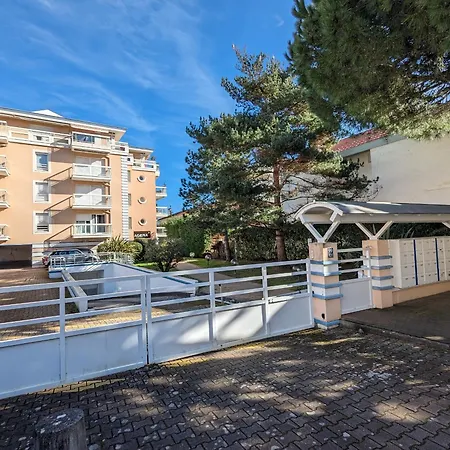 - T2 Cabine 50m² Avec Terrasse, Acces Plage Et Parking - Fr-1-420-141 Apartment